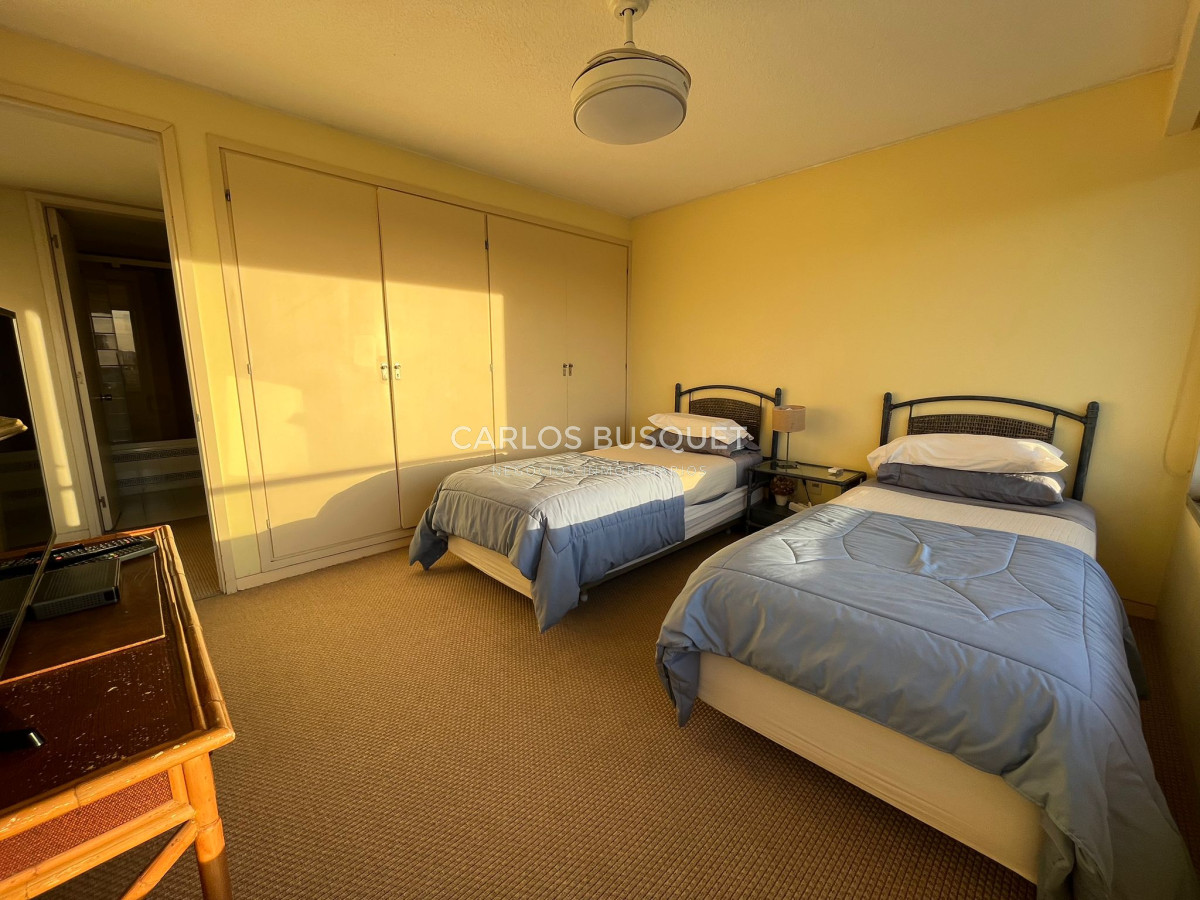 Apartamento ID.336 - Apartamento en venta, de 3 dormitorios en Playa brava, primera fila!