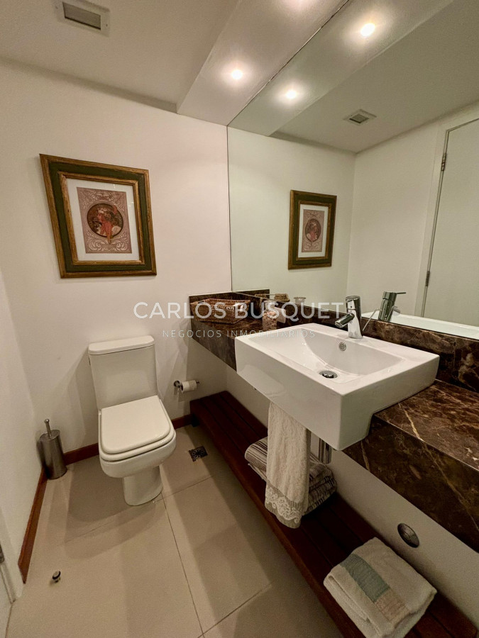 Apartamento ID.639 - Apartamento en alquiler anual o temporal, de 3 dormitorios y servicio, en playa Brava! 