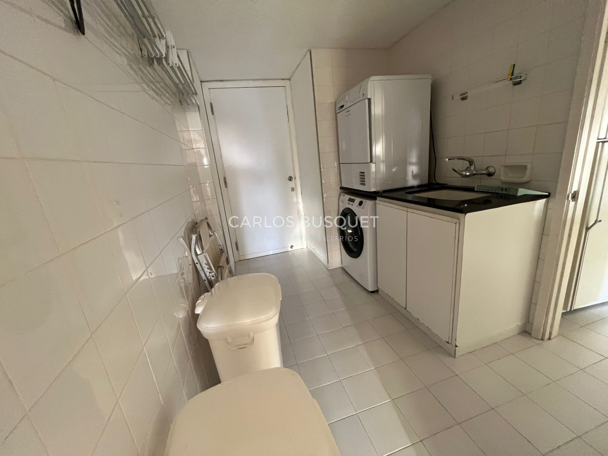 Apartamento ID.336 - Apartamento en venta, de 3 dormitorios en Playa brava, primera fila!