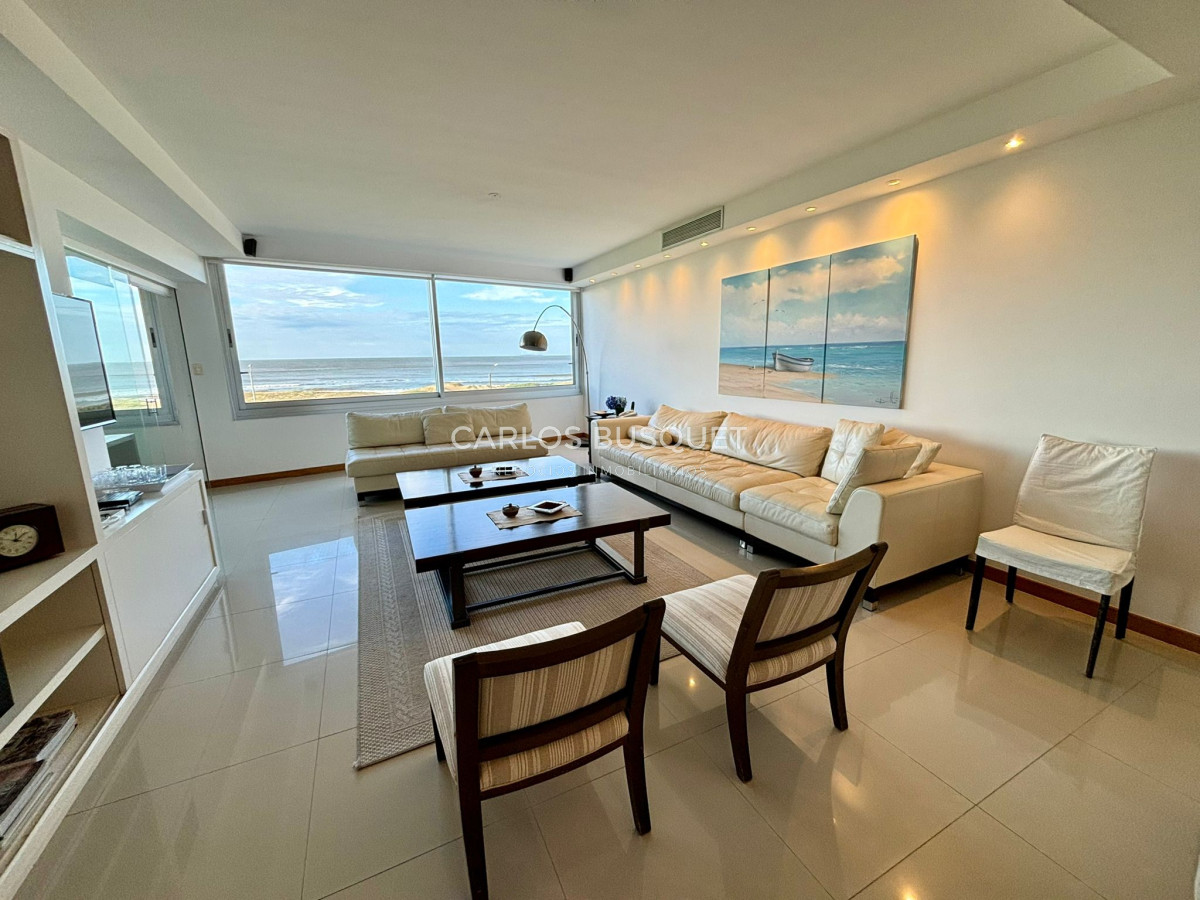Apartamento ID.639 - Apartamento en alquiler anual o temporal, de 3 dormitorios y servicio, en playa Brava! 