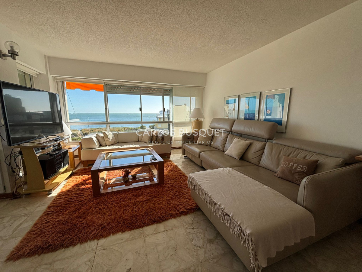 Apartamento en alquiler temporal, de 3 dormitorios, en playa mansa. - CBI894A