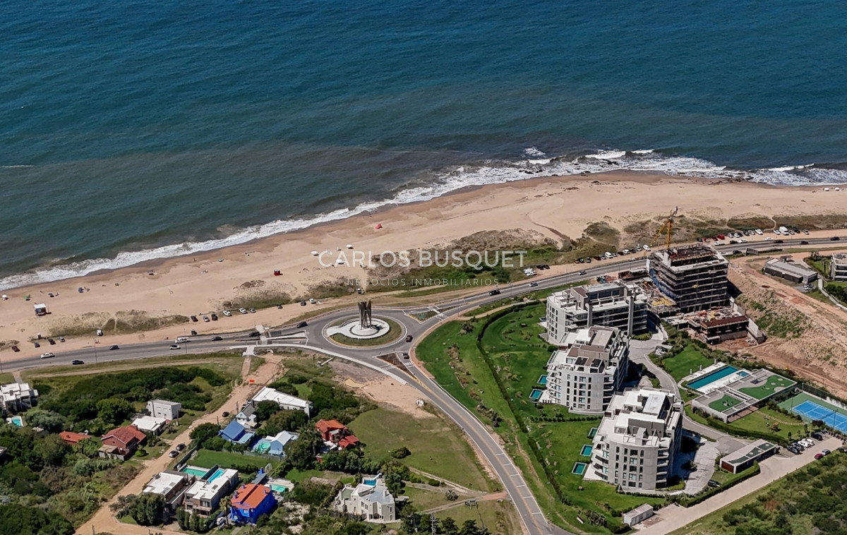 Apartamento en alquiler temporal, de 3 dormitorios en suite, en Manantiales, Aldeana - CBI746A