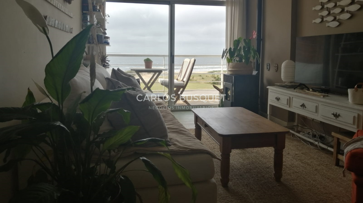 Apartamento ID.258 - Apartamento en Venta, de 2 dormitorios, playa brava! Reciclado! 