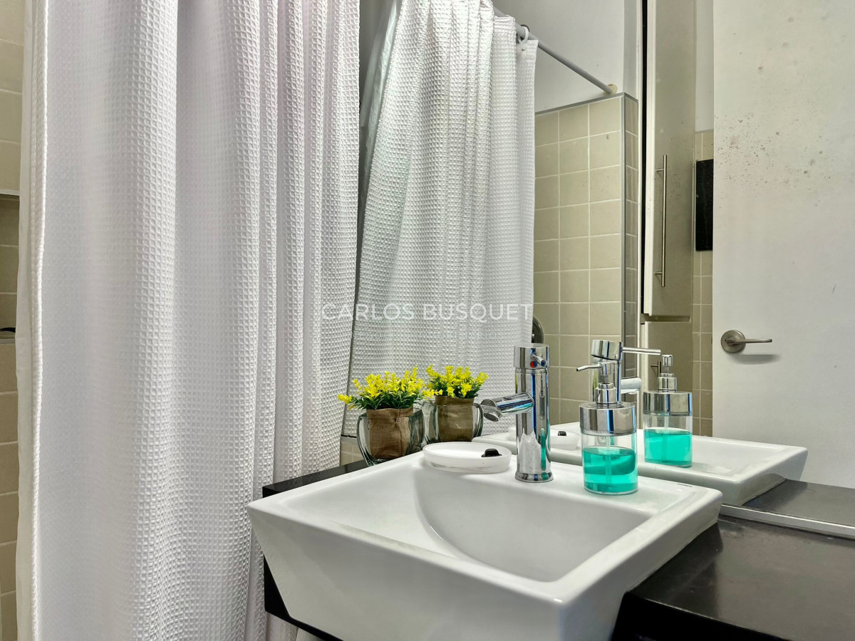 Apartamento ID.258 - Apartamento en Venta, de 2 dormitorios, playa brava! Reciclado! 