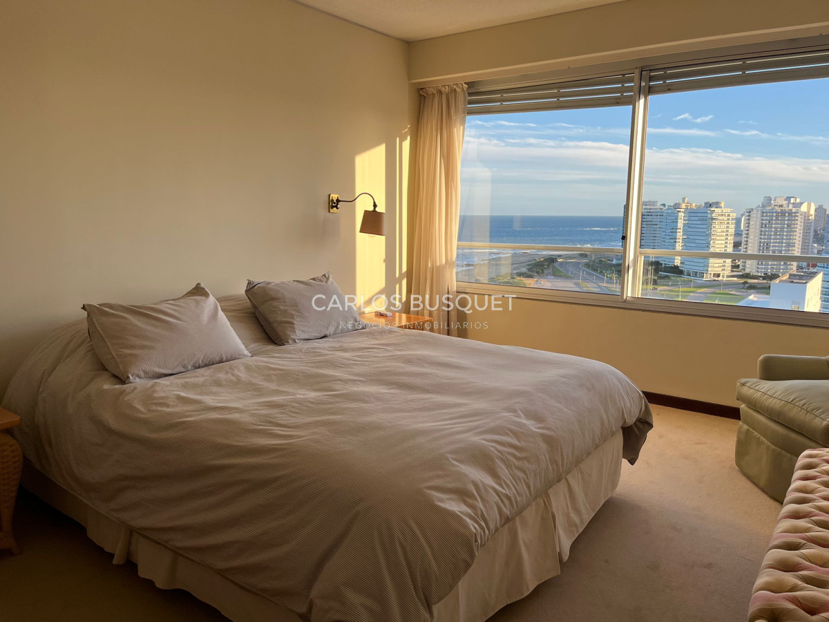 Apartamento ID.336 - Apartamento en venta, de 3 dormitorios en Playa brava, primera fila!