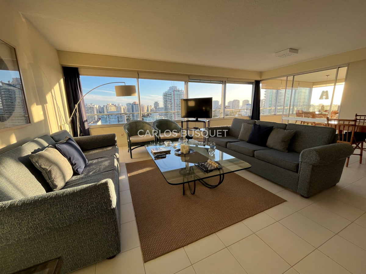 Apartamento ID.336 - Apartamento en venta, de 3 dormitorios en Playa brava, primera fila!