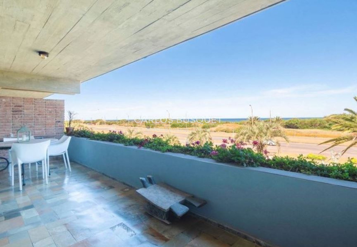 Apartamento en edificio Seaside playa brava primera linea disponible en alquiler temporal - CBI1405A