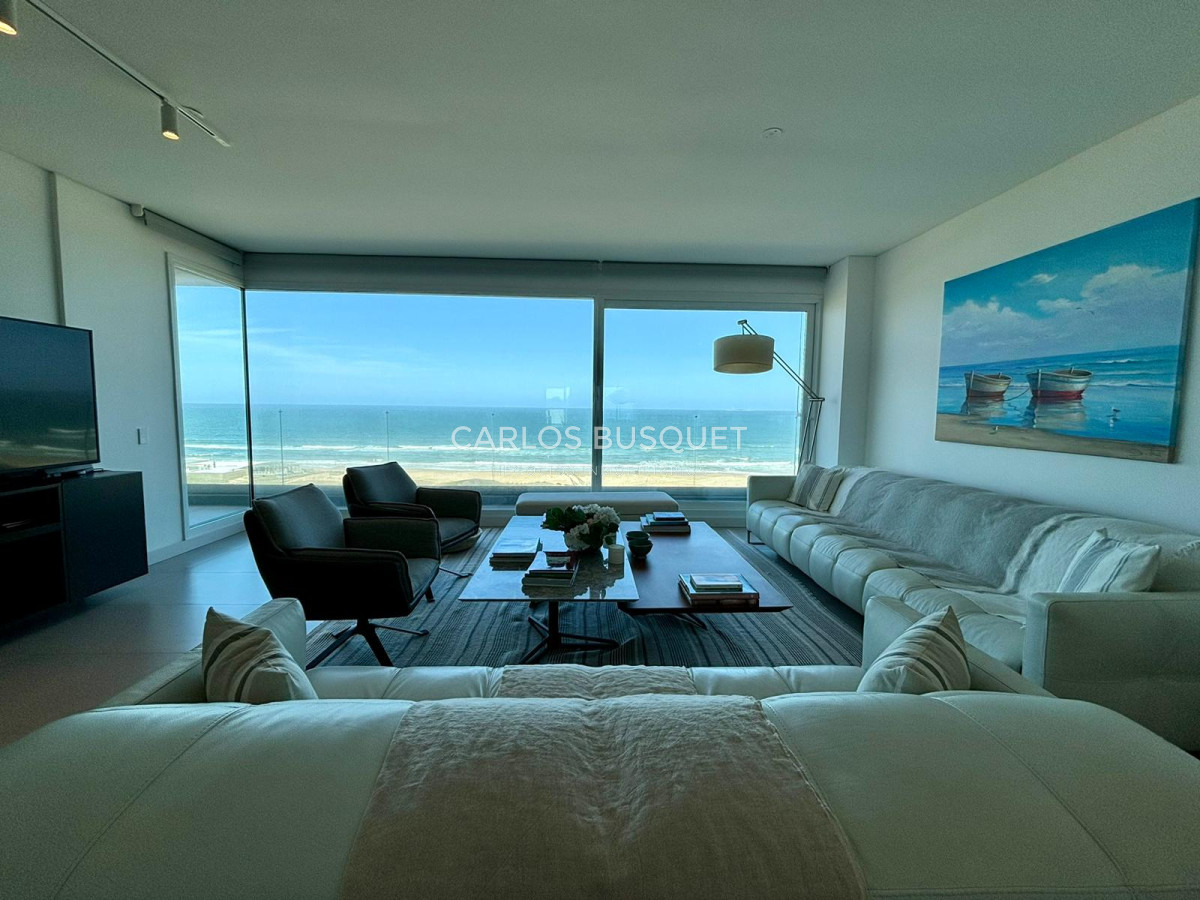 Apartamento ID.436 - Apartamento en alquiler temporal de 3 dormitorios, en playa brava, primera fila