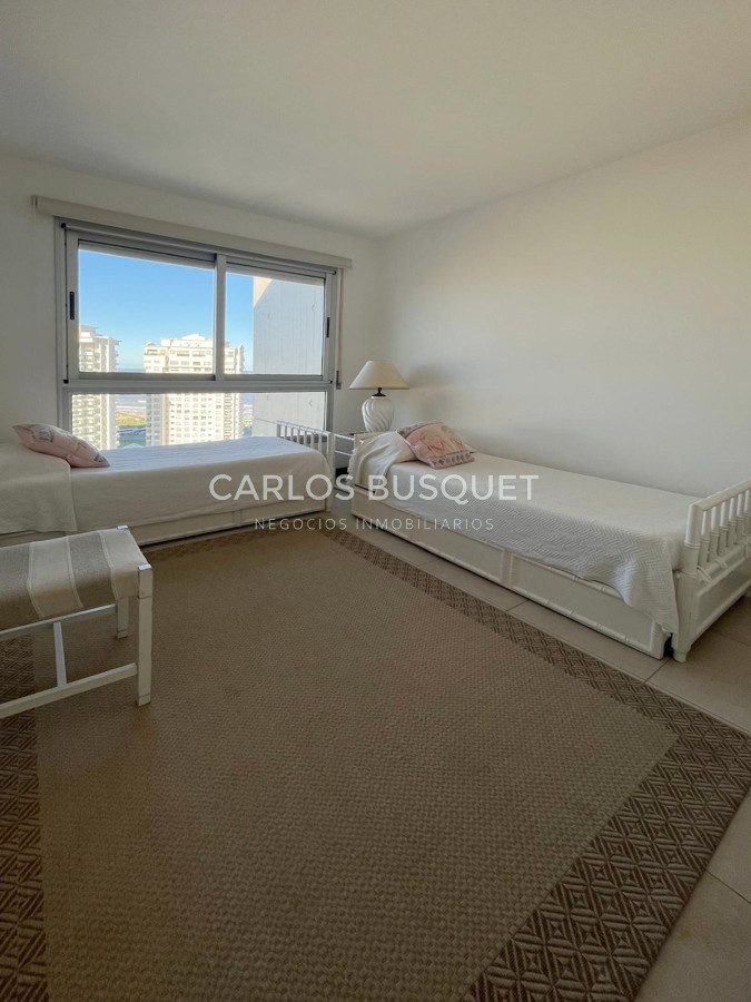 Apartamento ID.544 - Apartamento parada 2 Mansa, primera línea, 3 dorm. 3 baños.