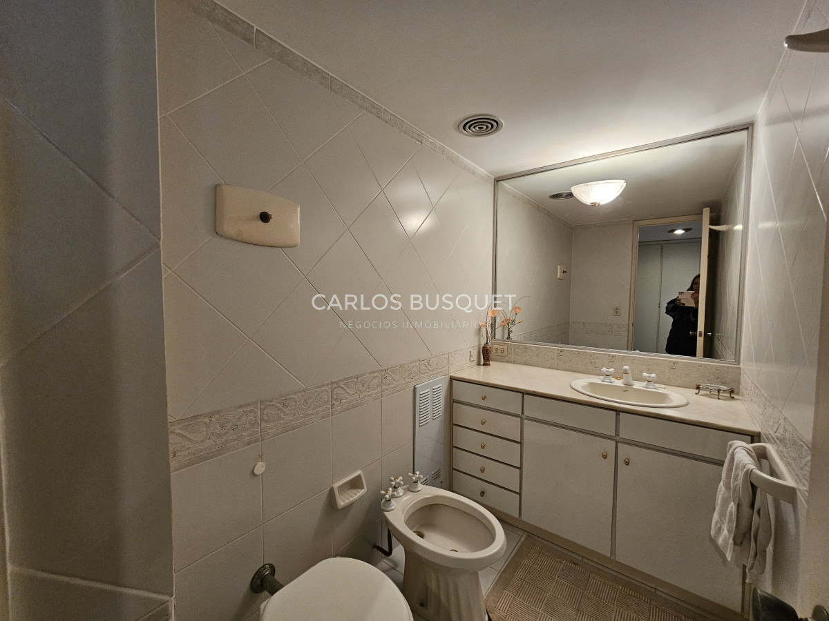 Apartamento ID.1234 - Apartamento en venta, de 3 dormitorios, en playa brava primera linea