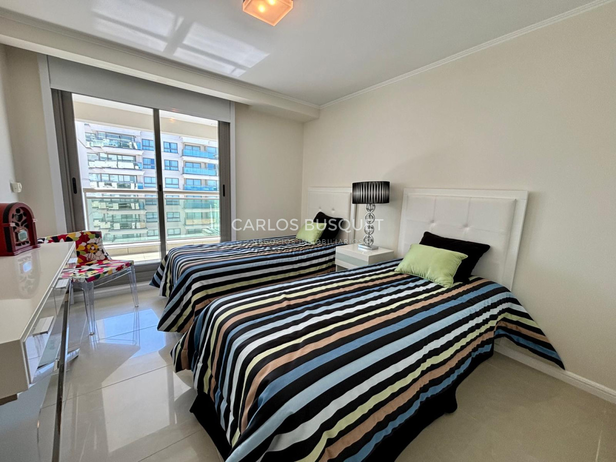Apartamento ID.815 - Apartamento en venta de 4 dormitorios en exclusiva torre en playa brava! 