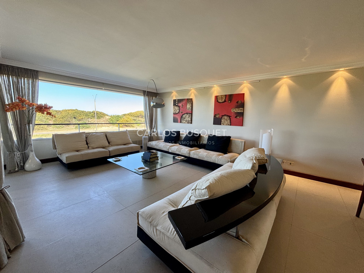 Apartamento ID.1305 - Apartamento en venta de 4 dormitorios en playa brava, frente al mar!