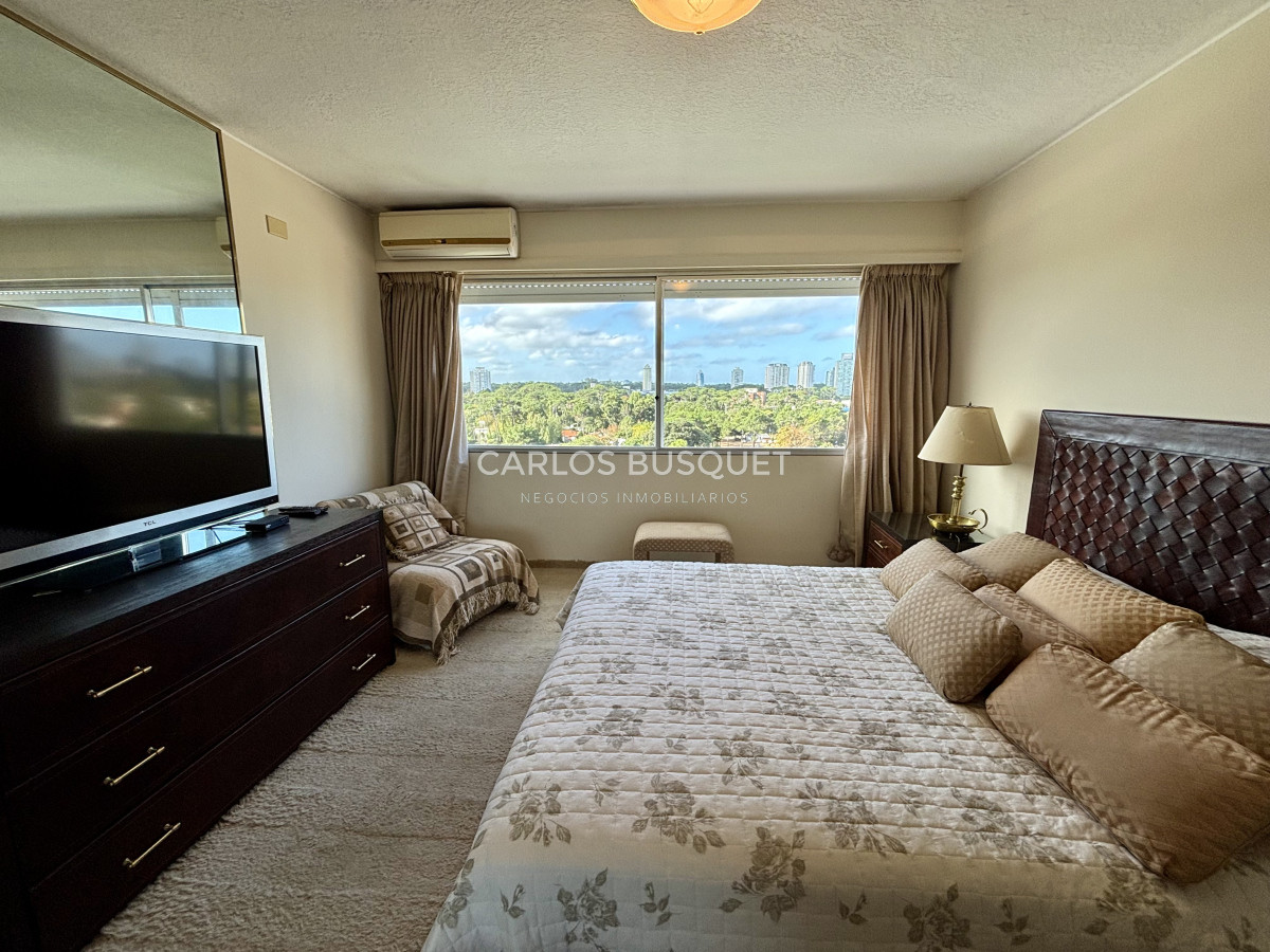 Apartamento ID.877 - Apartamento en venta de 3 dormitorios en suite, en Playa Mansa 