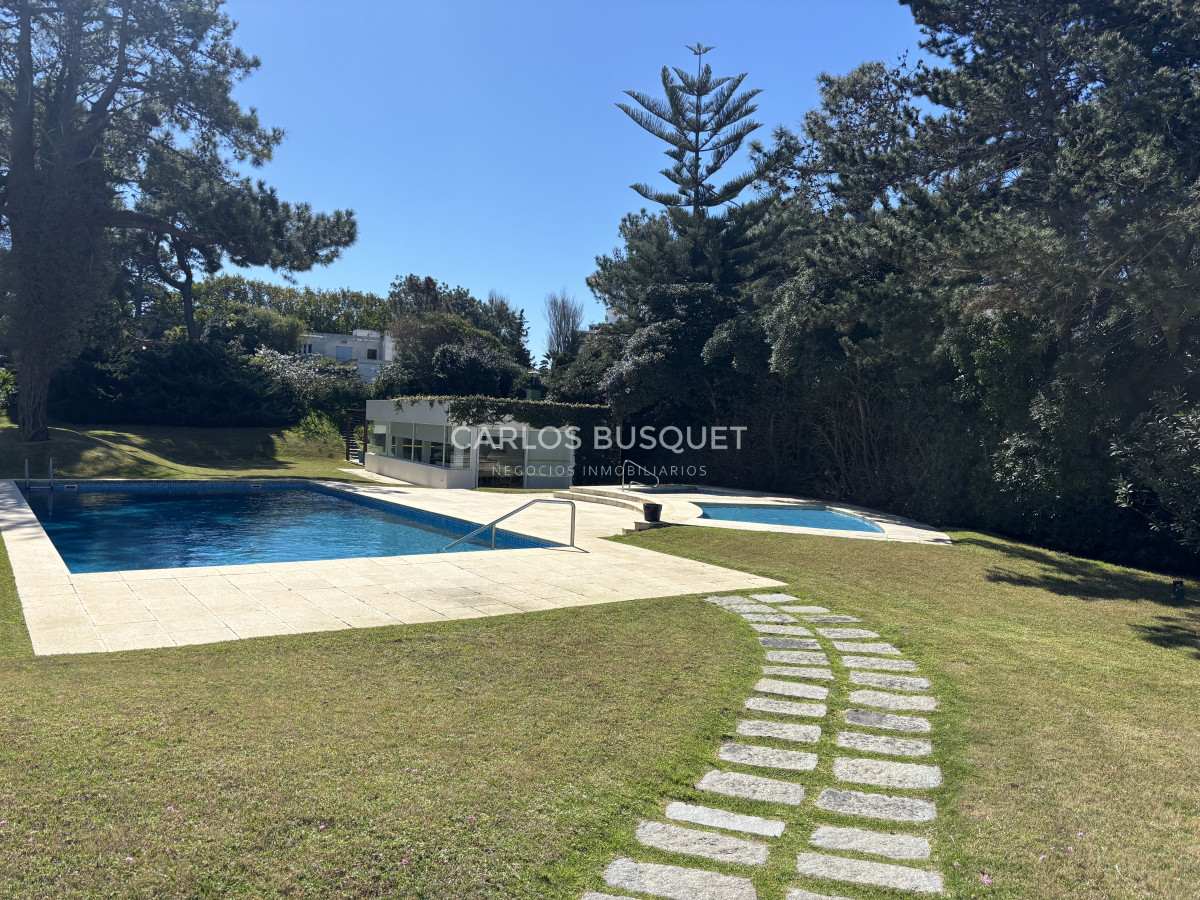 Apartamento ID.1305 - Apartamento en venta de 4 dormitorios en playa brava, frente al mar!