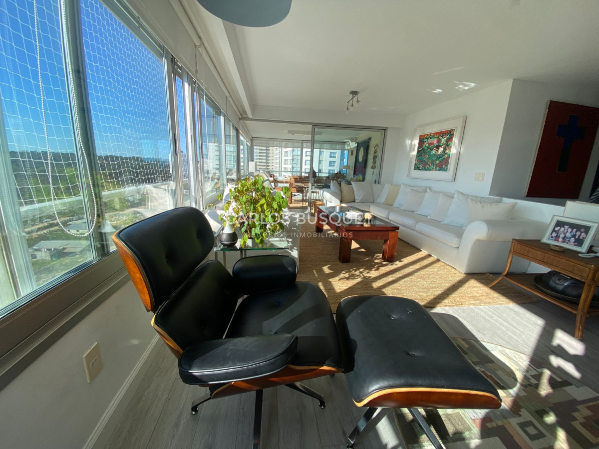 Apartamento ID.359 - Apartamento en alquiler, de 3 dormitorios, playa brava, frente al mar! 