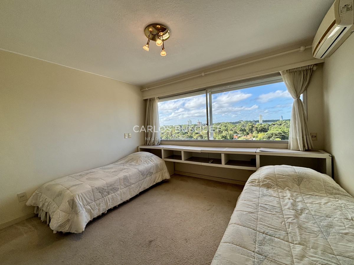 Apartamento ID.877 - Apartamento en venta de 3 dormitorios en suite, en Playa Mansa 