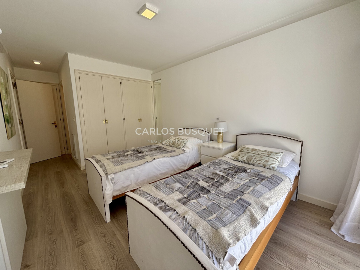Apartamento ID.1304 - Apartamento en venta de 4 dormitorios en Playa Brava