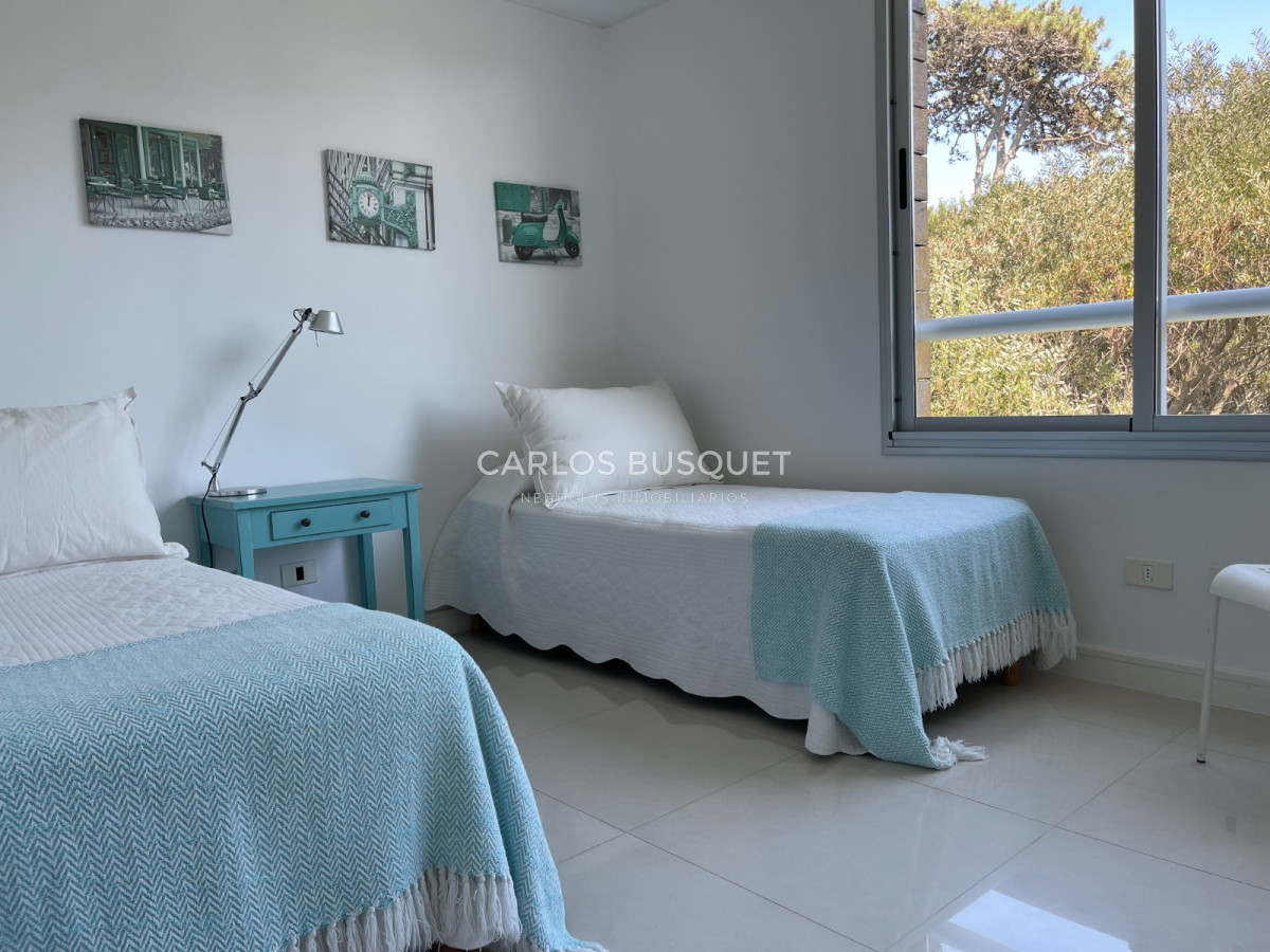 Apartamento ID.864 - Apartamento de 3 dormitorios en alquiler temporal, playa brava! 