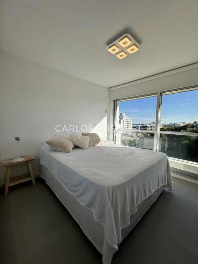 Apartamento ID.696 - Penthouse en venta, de 3 dormitorios en suite, en playa brava, primera linea