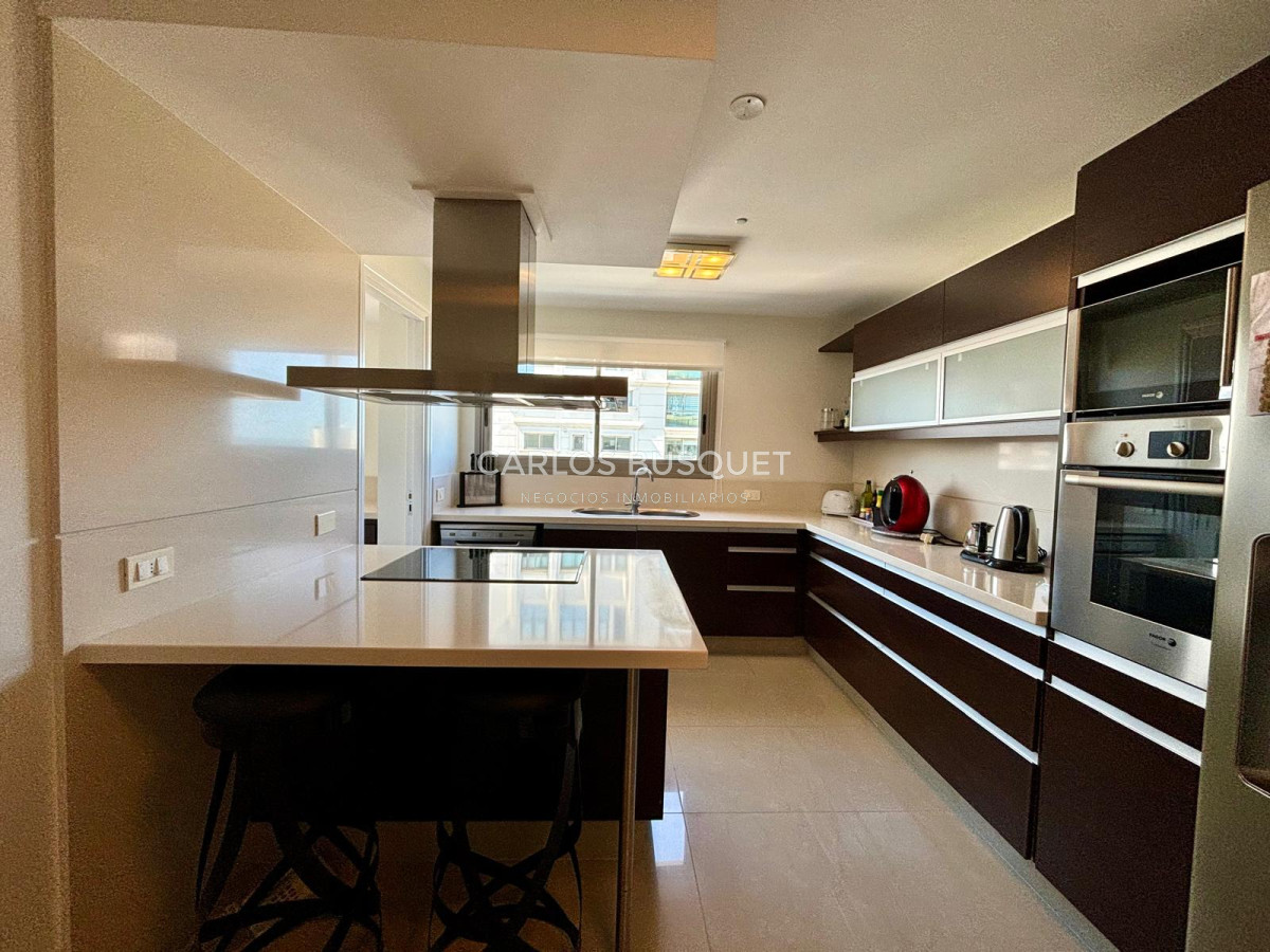 Apartamento ID.815 - Apartamento en venta de 4 dormitorios en exclusiva torre en playa brava! 