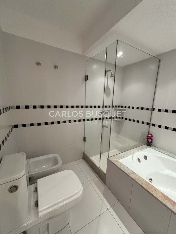 Apartamento ID.1563 - Venta apartamento de 4 dormitorios en Playa Brava, primera línea sobre el mar 