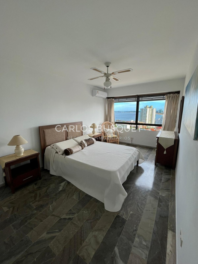Apartamento ID.519 - Apartamento en venta de 3 dormitorios, en playa brava 