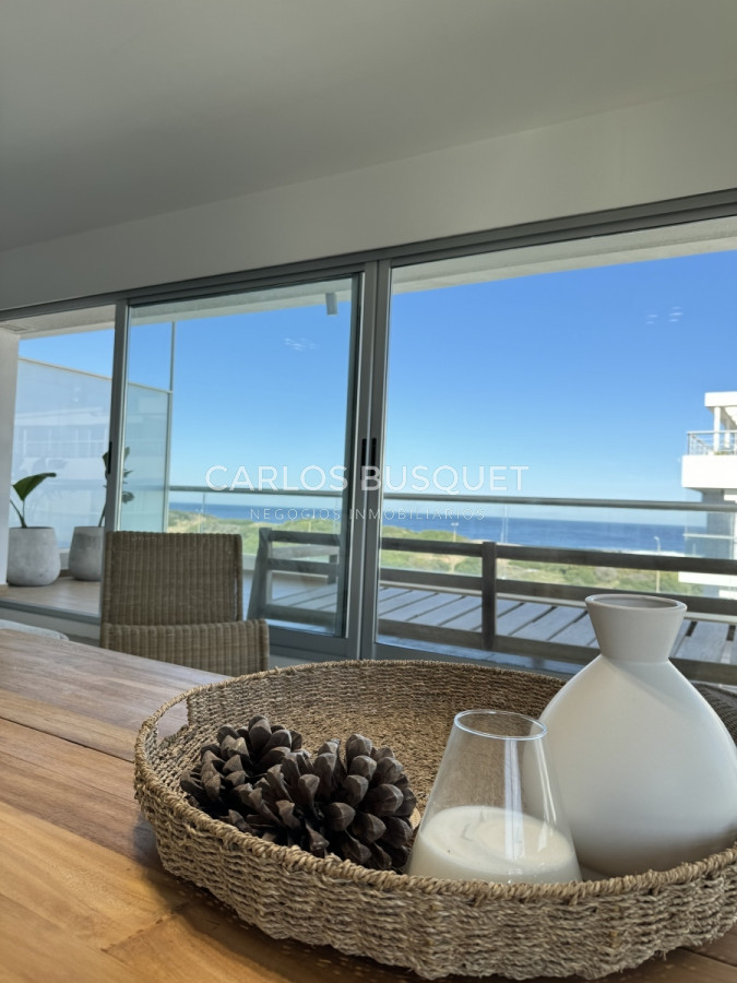 Apartamento ID.696 - Penthouse en venta, de 3 dormitorios en suite, en playa brava, primera linea