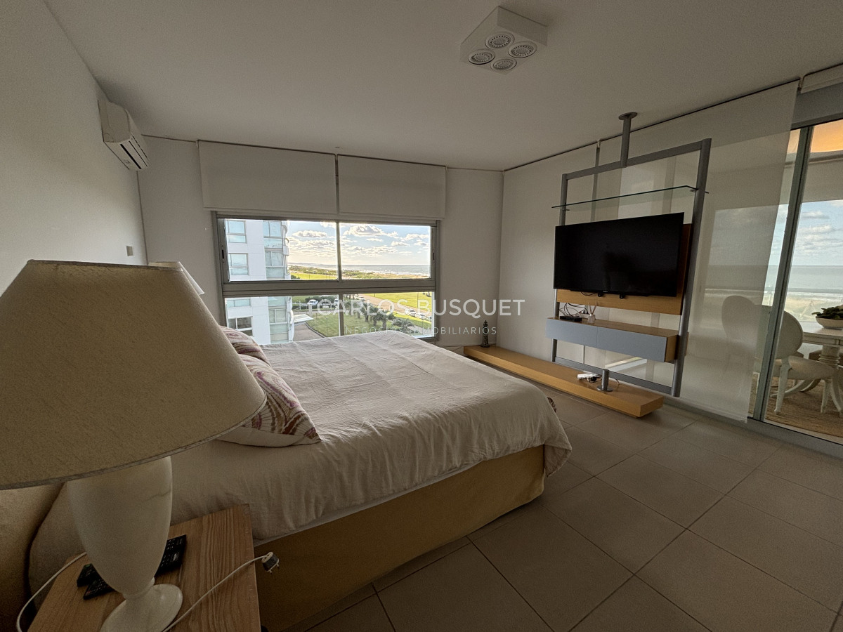 Apartamento ID.1102 - Apartamento en alquiler temporal de 3 dormitorios en suite, en playa Brava