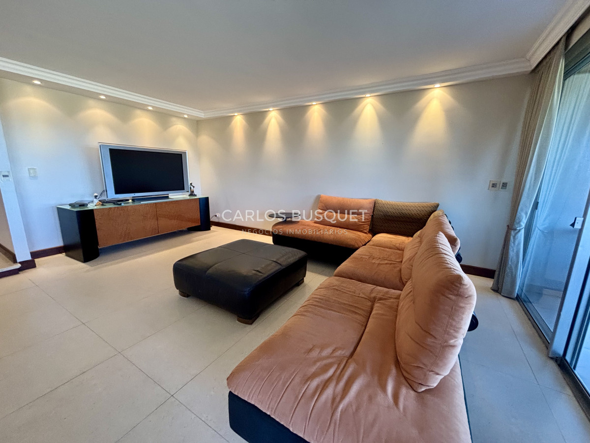Apartamento ID.1305 - Apartamento en venta de 4 dormitorios en playa brava, frente al mar!