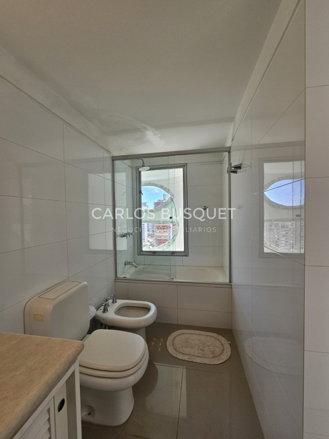 Apartamento ID.944 - Apartamento en venta de 3 dormitorios en suite, en Playa Brava
