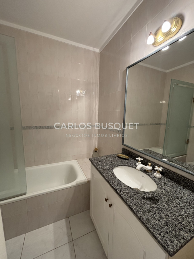 Apartamento ID.1305 - Apartamento en venta de 4 dormitorios en playa brava, frente al mar!