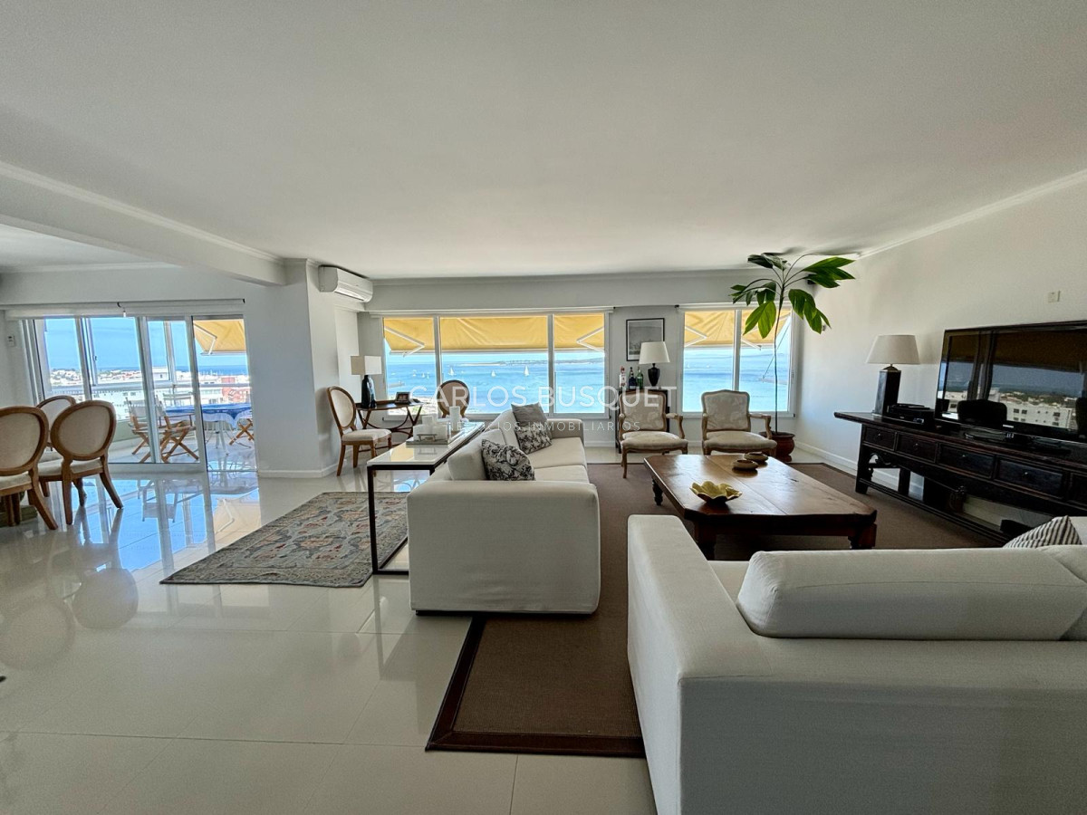 Apartamento ID.478 - Apartamento en alquiler, de 3 dormitorios en suite, en playa mansa! 