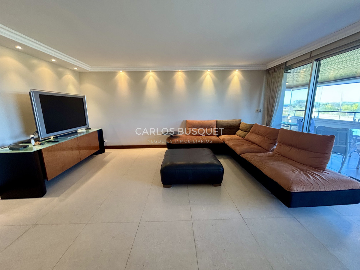 Apartamento ID.1305 - Apartamento en venta de 4 dormitorios en playa brava, frente al mar!