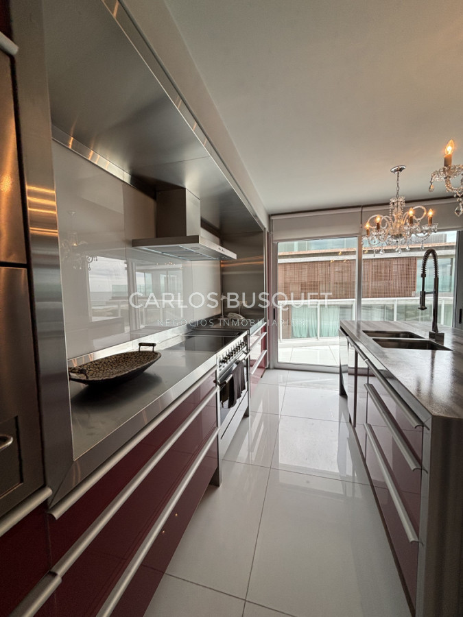 Apartamento ID.1558 - Venta apartamento de 4 dormitorios en Playa Brava, Penthouse con parrillero propio 