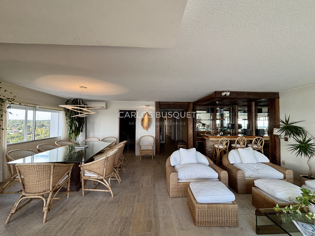 Apartamento ID.877 - Apartamento en venta de 3 dormitorios en suite, en Playa Mansa 