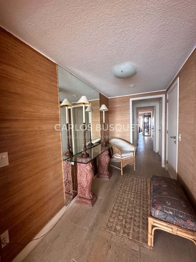 Apartamento ID.877 - Apartamento en venta de 3 dormitorios en suite, en Playa Mansa 