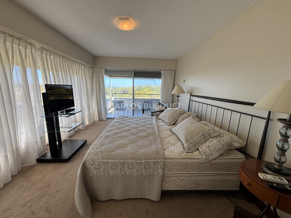 Apartamento ID.1305 - Apartamento en venta de 4 dormitorios en playa brava, frente al mar!