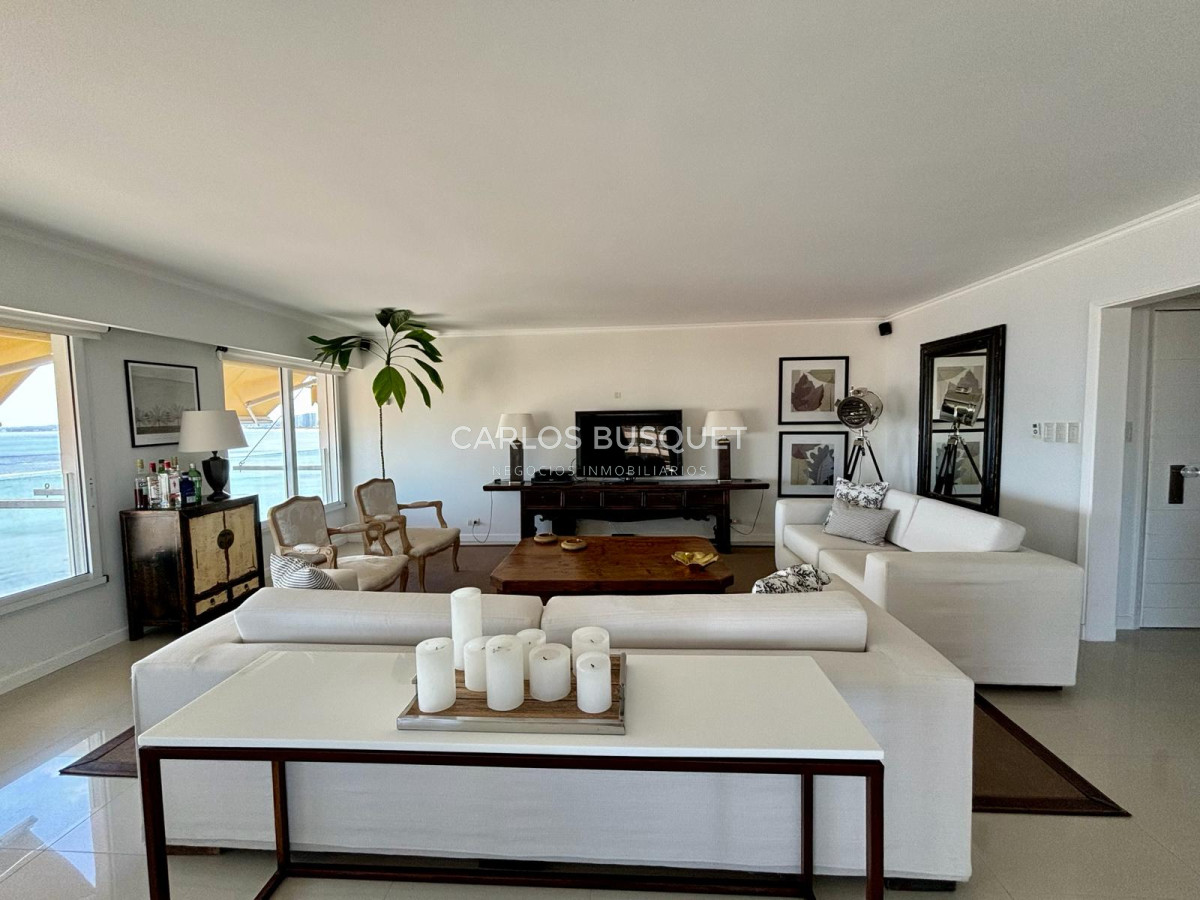 Apartamento ID.478 - Apartamento en alquiler, de 3 dormitorios en suite, en playa mansa! 