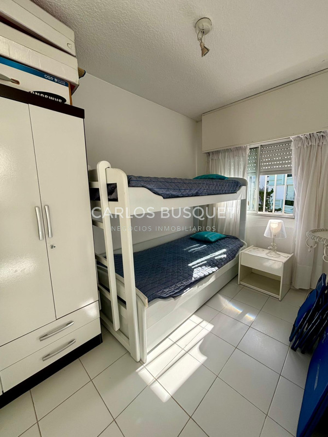 Apartamento ID.583 - Penthouse en venta, de 3 dormitorios y servicio, en playa Brava