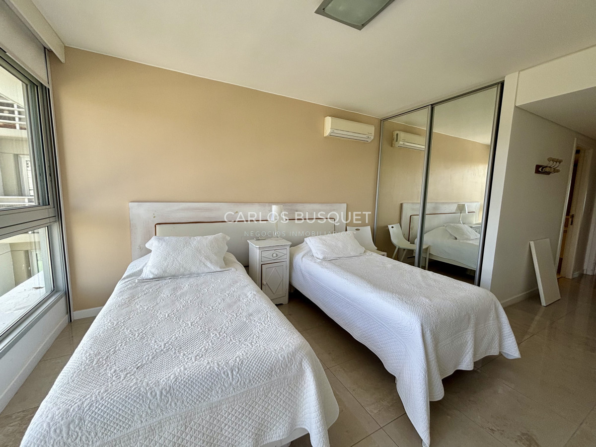 Apartamento ID.1099 - Apartamento en alquiler temporal de 2 dormitorios en suite en Playa Brava