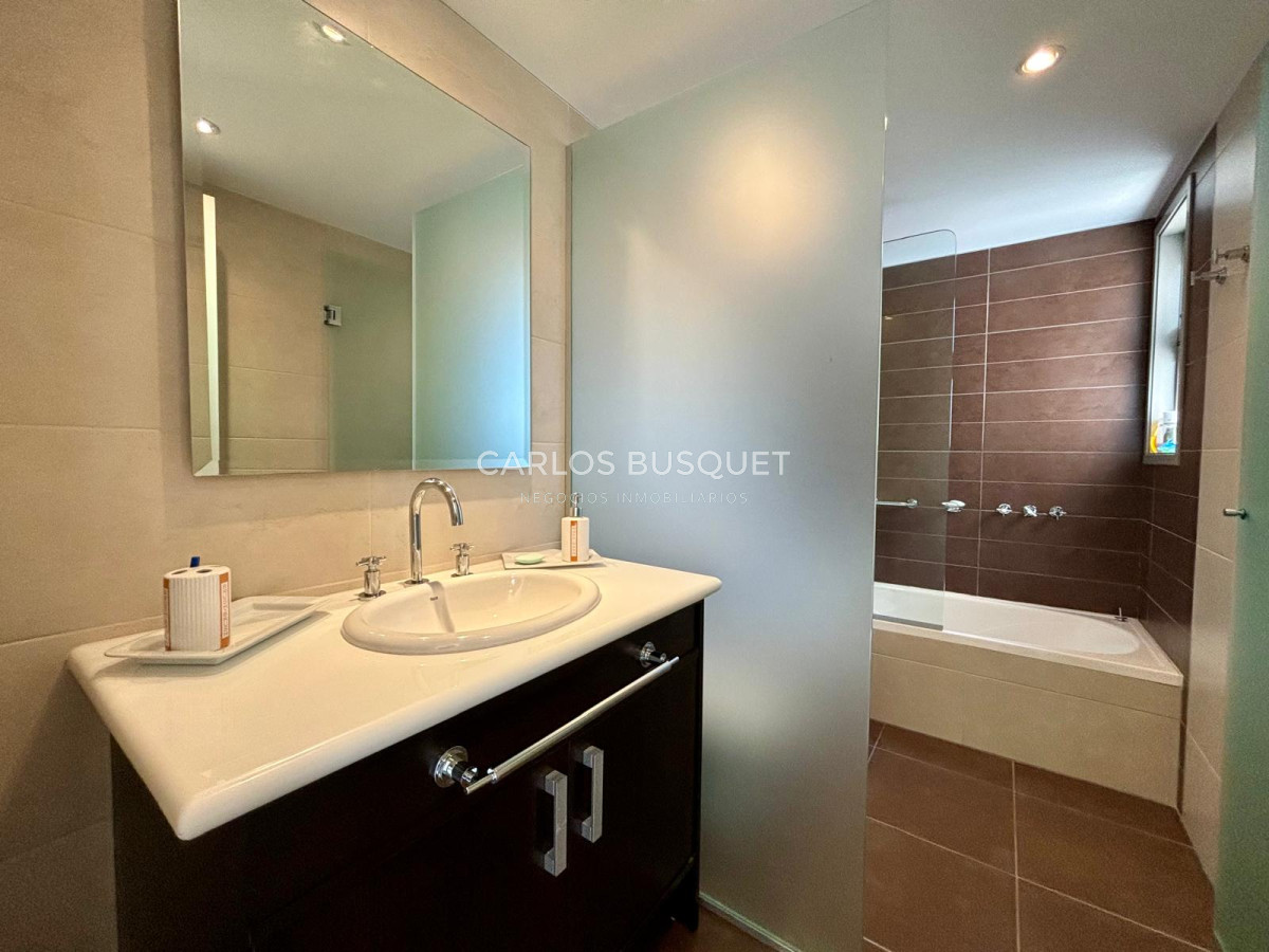Apartamento ID.815 - Apartamento en venta de 4 dormitorios en exclusiva torre en playa brava! 