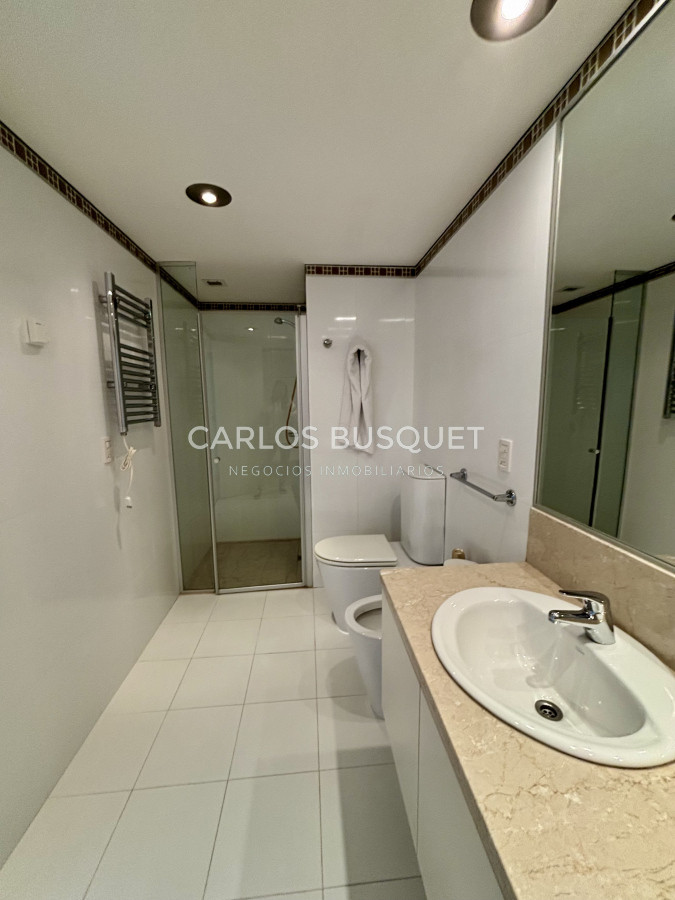 Apartamento ID.1099 - Apartamento en alquiler temporal de 2 dormitorios en suite en Playa Brava