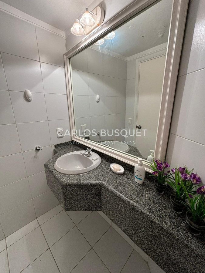 Apartamento ID.583 - Penthouse en venta, de 3 dormitorios y servicio, en playa Brava