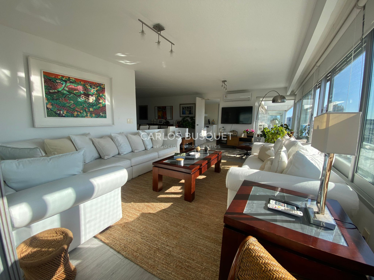 Apartamento ID.359 - Apartamento en alquiler, de 3 dormitorios, playa brava, frente al mar! 