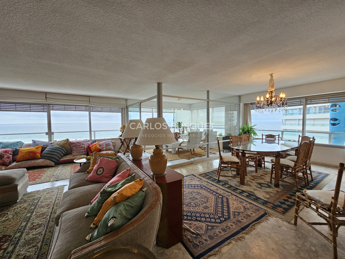 Apartamento ID.1234 - Apartamento en venta, de 3 dormitorios, en playa brava primera linea