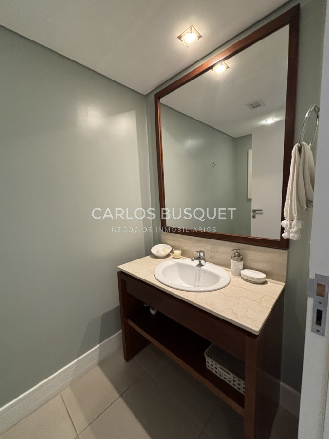 Apartamento ID.1102 - Apartamento en alquiler temporal de 3 dormitorios en suite, en playa Brava
