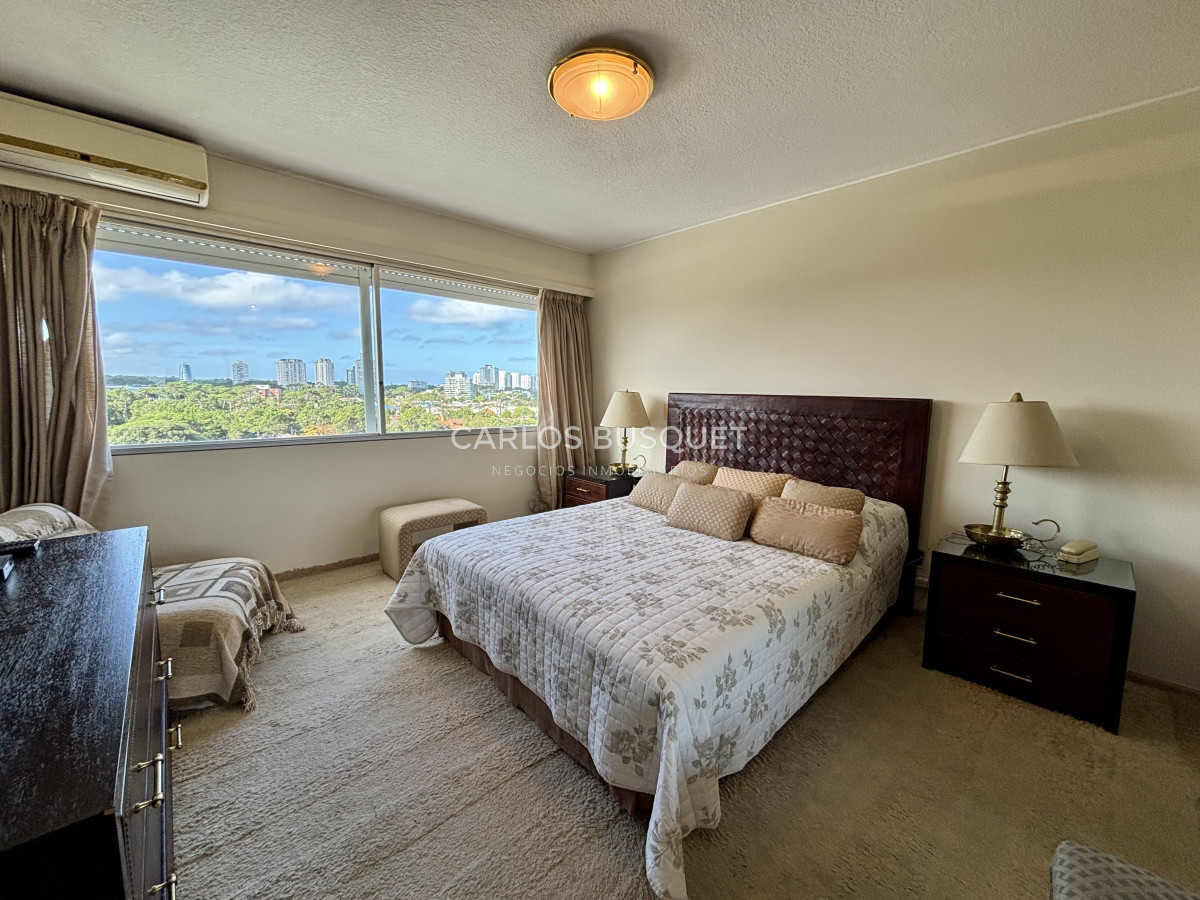 Apartamento ID.877 - Apartamento en venta de 3 dormitorios en suite, en Playa Mansa 