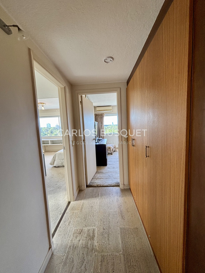 Apartamento ID.877 - Apartamento en venta de 3 dormitorios en suite, en Playa Mansa 