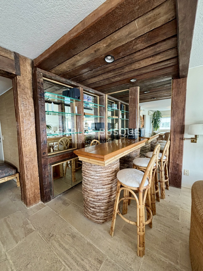 Apartamento ID.877 - Apartamento en venta de 3 dormitorios en suite, en Playa Mansa 