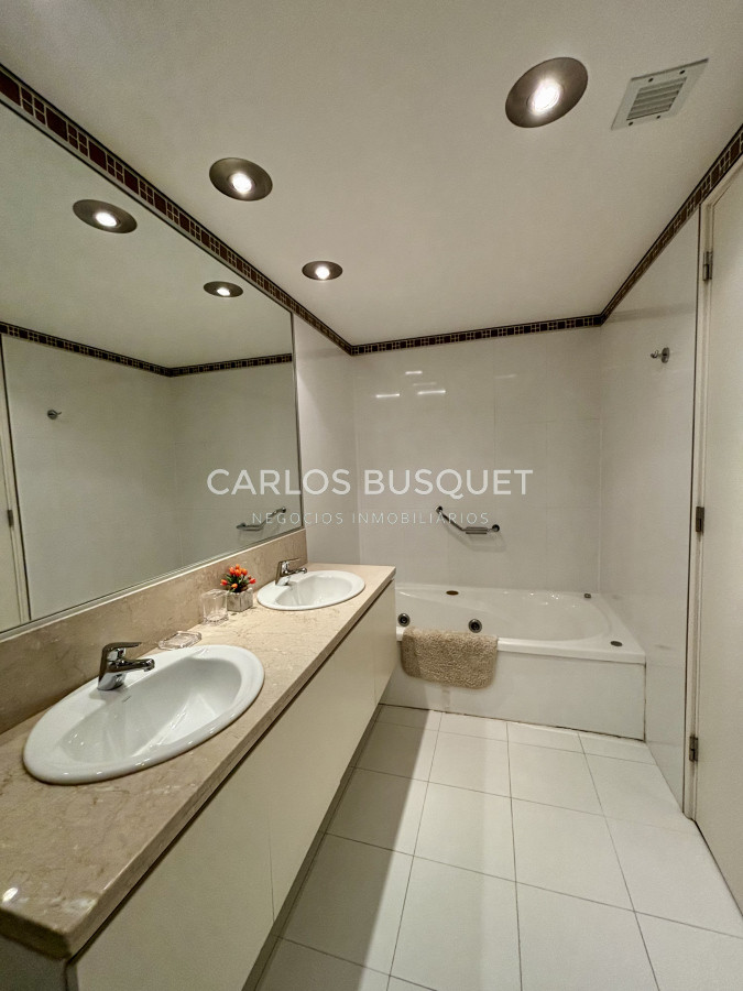 Apartamento ID.1099 - Apartamento en alquiler temporal de 2 dormitorios en suite en Playa Brava